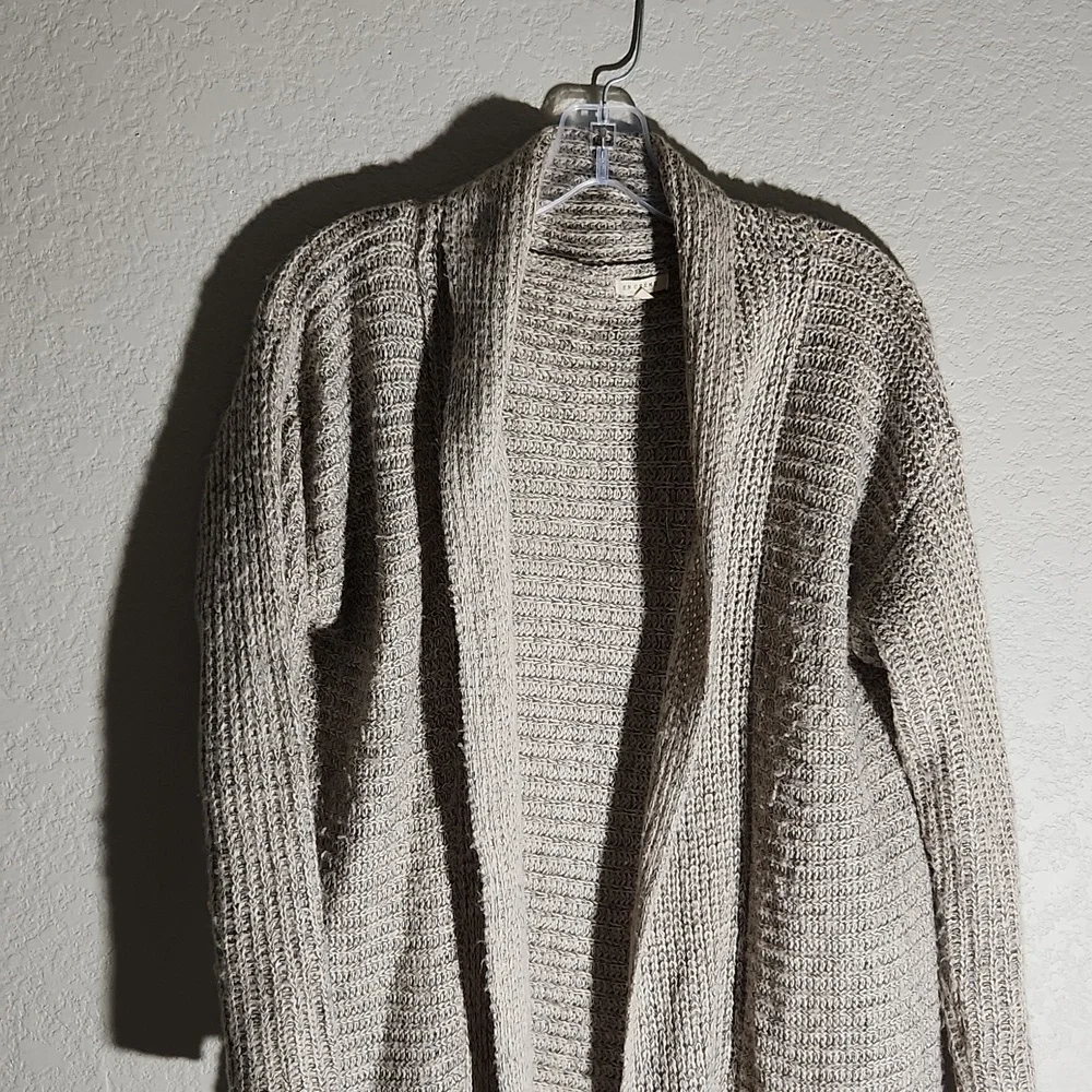 En Creme Cardigan Sweater Womens Size L Knit Tan ish has some fuzzies